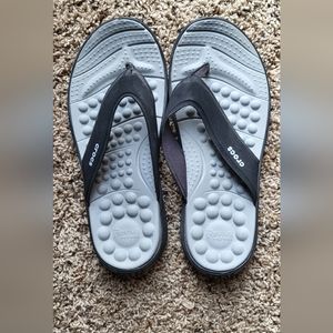 Cross (Reviva by Crocs)